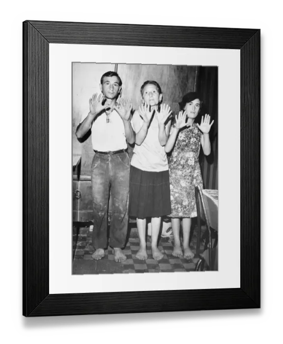 Framed Print : Family with Six Fingers and Seven Toes Framed Print : Family with Six Fingers and Seven Toes