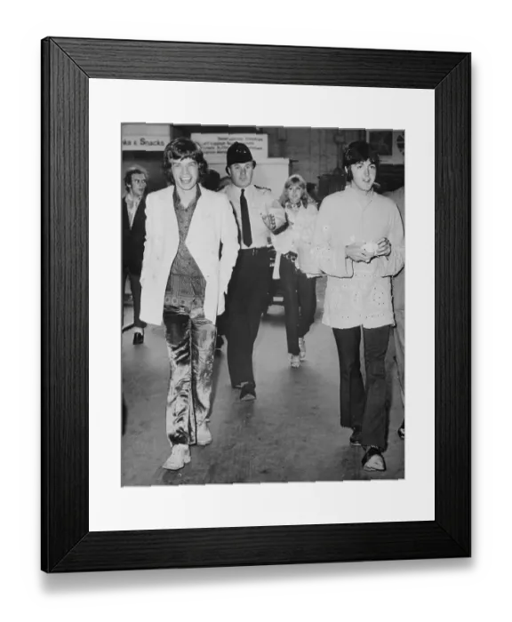 Framed Print : Paul McCartney with Mick Jagger Framed Print : Paul McCartney with Mick Jagger