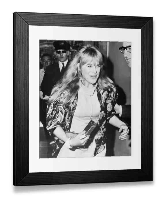 Framed Print : Marianne Faithfull Framed Print : Marianne Faithfull