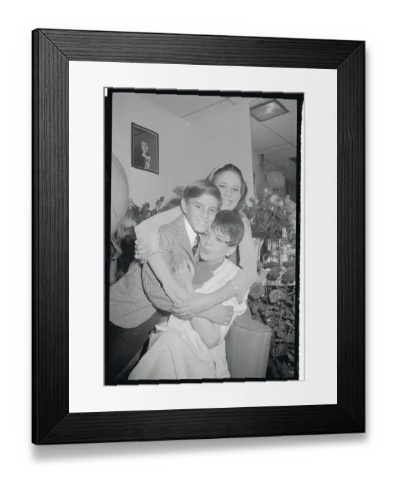 Framed Print : Judy Garland and Her Children Hugging Framed Print : Judy Garland and Her Children Hugging