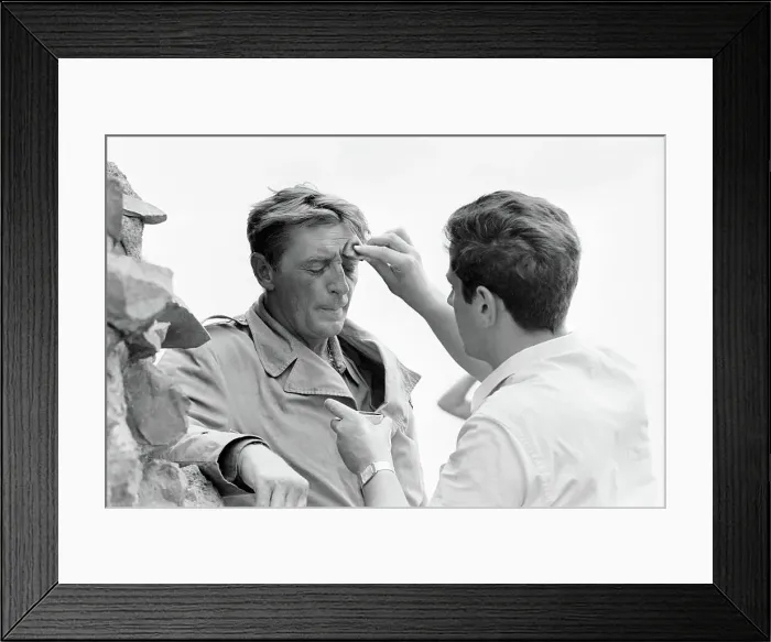 Framed Print : Man Powders Robert Mitchum's Eyebrow Framed Print : Man Powders Robert Mitchum's Eyebrow