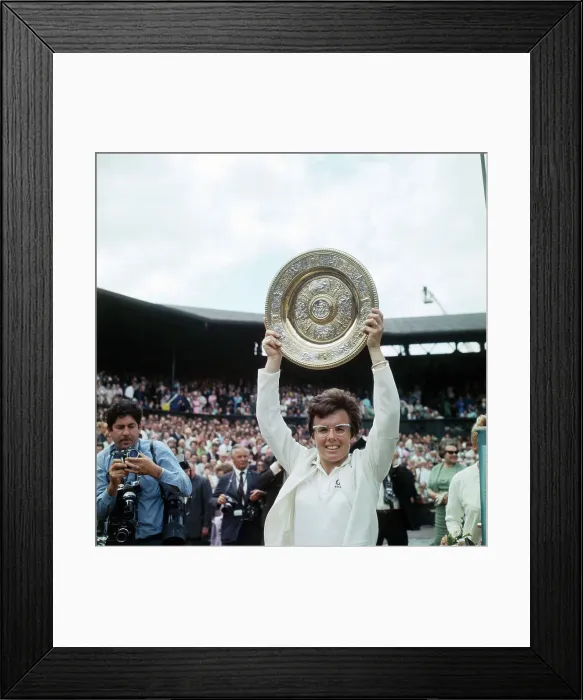 Framed Print : Billie Jean King with Wimbledon Trophy Framed Print : Billie Jean King with Wimbledon Trophy