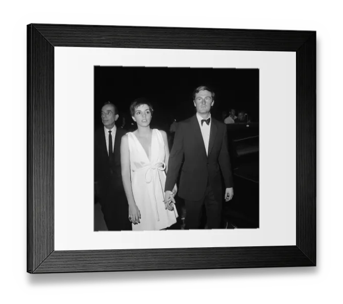 Framed Print : Liza Minnelli Holds Hands with Peter Allen Framed Print : Liza Minnelli Holds Hands with Peter Allen