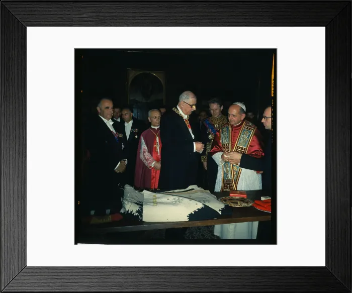 Framed Print : General Charles de Gaulle with Pope Paul VI Framed Print : General Charles de Gaulle with Pope Paul VI