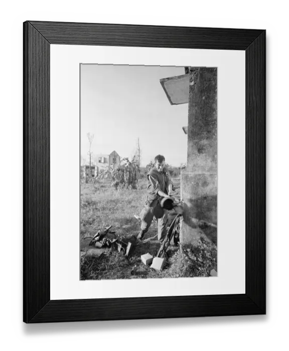 Framed Print : Marine Destroying Chinese Machine Gun Framed Print : Marine Destroying Chinese Machine Gun
