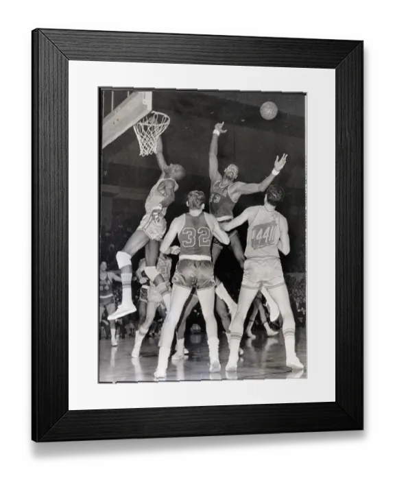 Framed Print : Wilt Chamberlain, Nate Thurmond and Bill Cunningham