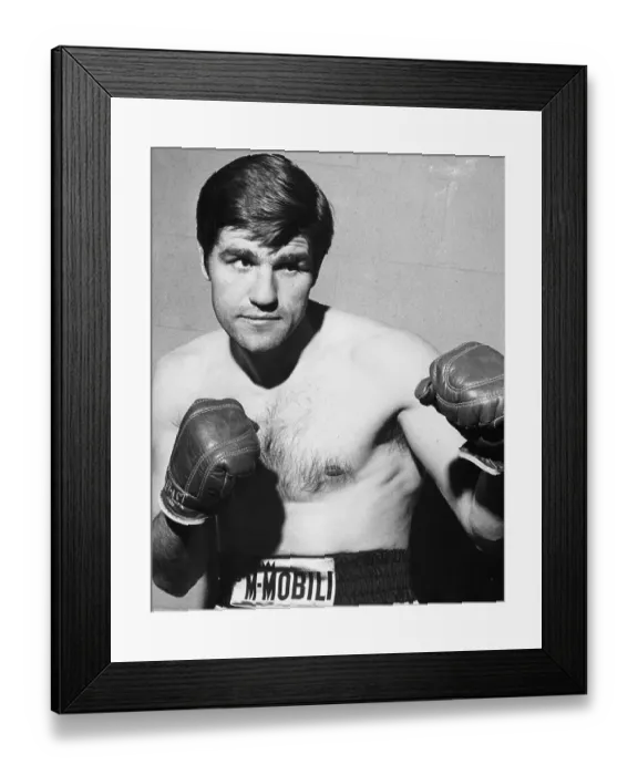 Framed Print : Nino Benvenuti in Fighting Pose Framed Print : Nino Benvenuti in Fighting Pose