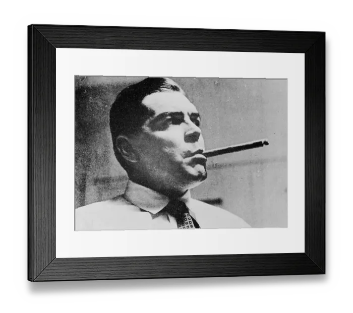 Framed Print : Cigar-Smoking Che Guevara without Beard Framed Print : Cigar-Smoking Che Guevara without Beard