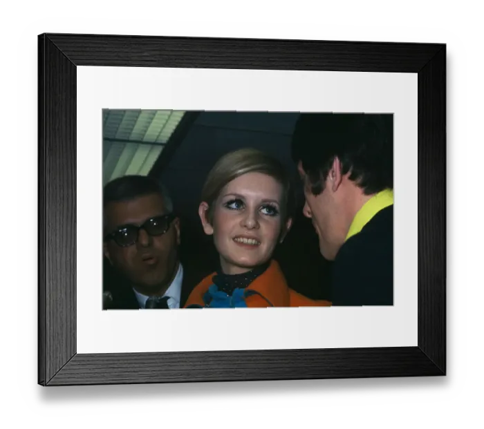 Framed Print : Portrait of Twiggy and Justin de Villaneuve Framed Print : Portrait of Twiggy and Justin de Villaneuve