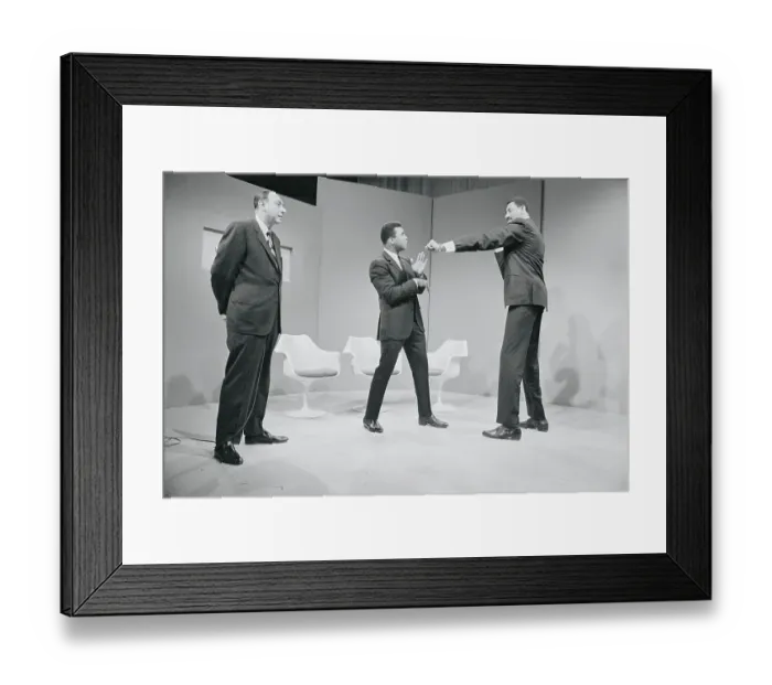 Framed Print : Howard Cosell Watching Muhammad Ali and Wilt Chamberlain Framed Print : Howard Cosell Watching Muhammad Ali and Wilt Chamberlain