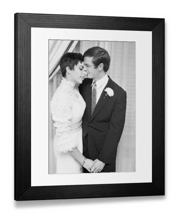 Framed Print : Liza Minnelli with Husband Peter Allen Framed Print : Liza Minnelli with Husband Peter Allen