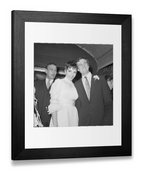 Framed Print : Liza Minnelli with Husband Peter Allen Framed Print : Liza Minnelli with Husband Peter Allen