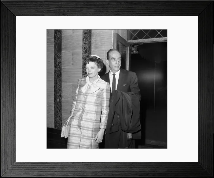 Framed Print : Judy Garland and Vincente Minnelli Arriving at Weding Framed Print : Judy Garland and Vincente Minnelli Arriving at Weding