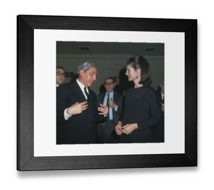 Framed Print : Jacqueline Kennedy Onassis Conversing with Piero Vinci Framed Print : Jacqueline Kennedy Onassis Conversing with Piero Vinci