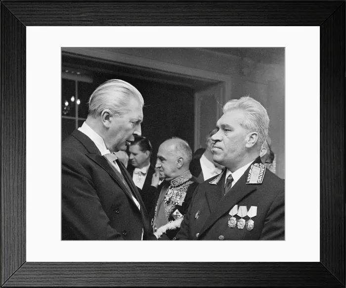 Framed Print : Kurt George Kiesinger with Soviet Ambassador Framed Print : Kurt George Kiesinger with Soviet Ambassador