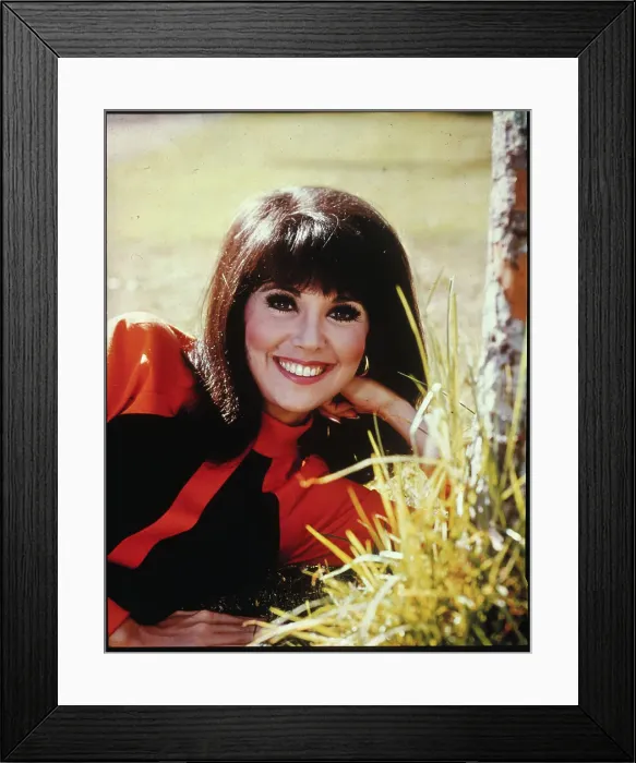 Framed Print : Portrait of Marlo Thomas Framed Print : Portrait of Marlo Thomas