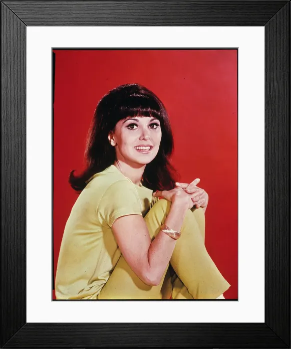 Framed Print : Portrait of Marlo Thomas Framed Print : Portrait of Marlo Thomas