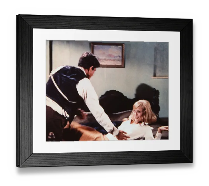 Framed Print : Warren Beatty and Faye Dunaway