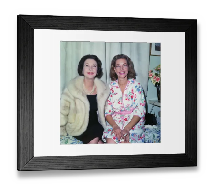 Framed Print : Vivian Leigh with Lauren Bacall Framed Print : Vivian Leigh with Lauren Bacall