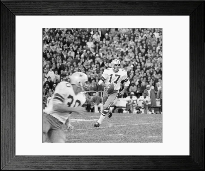 Framed Print : Football Player Don Meredith Downfield Framed Print : Football Player Don Meredith Downfield