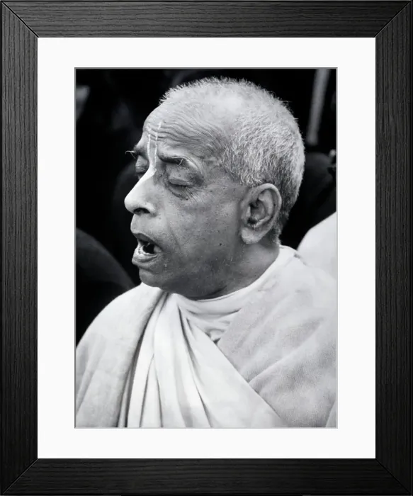 Framed Print : Swami Chants In Nyc Framed Print : Swami Chants In Nyc
