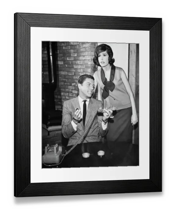 Framed Print : Rob and Laura Petrie with a Broken Telephone