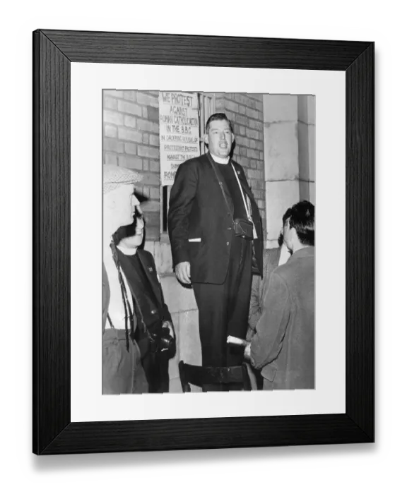 Framed Print : Irish Activist and Clergyman Ian Paisley Speaking to Crowd Framed Print : Irish Activist and Clergyman Ian Paisley Speaking to Crowd
