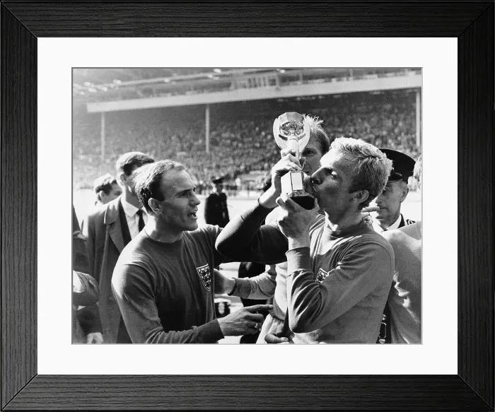 Framed Print : Bobby Moore Kisses the Jules Rimet Cup Framed Print : Bobby Moore Kisses the Jules Rimet Cup