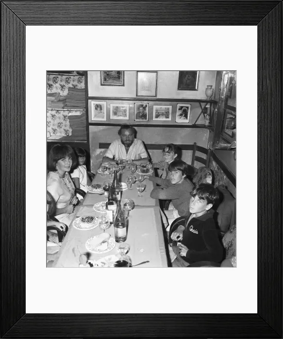 Framed Print : Liz Taylor with Richard Burton and Family Framed Print : Liz Taylor with Richard Burton and Family