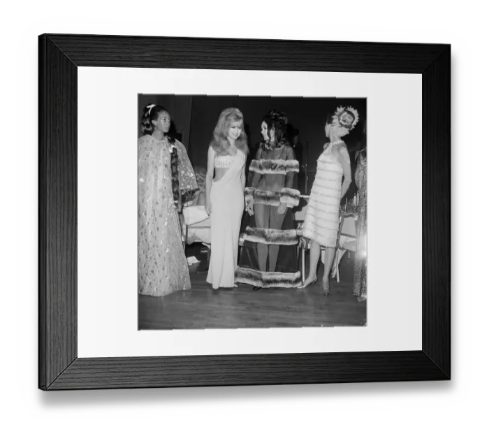 Framed Print : Gloria Steinem With Actress At Party Framed Print : Gloria Steinem With Actress At Party