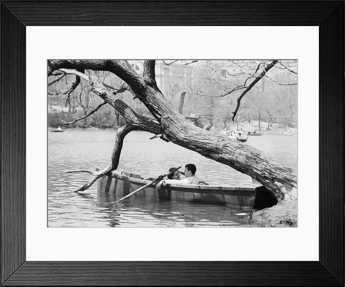 Framed Print : Young Lovers on Central Park Lake Framed Print : Young Lovers on Central Park Lake