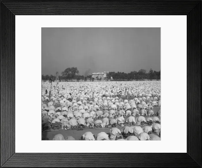 Framed Print : Indian Muslims Pray in Calcutta Framed Print : Indian Muslims Pray in Calcutta