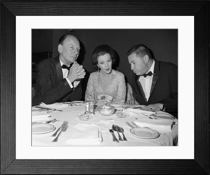 Framed Print : Vivien Leigh and John Gielgud Framed Print : Vivien Leigh and John Gielgud