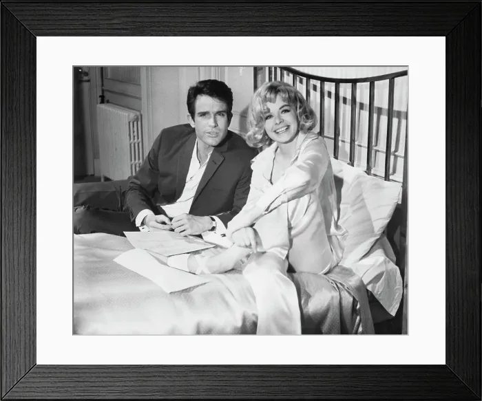 Framed Print : Warren Beatty and Susannah York Framed Print : Warren Beatty and Susannah York