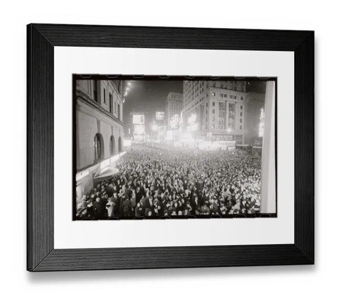 Framed Print : Huge Crowd in New Years Time Square Event