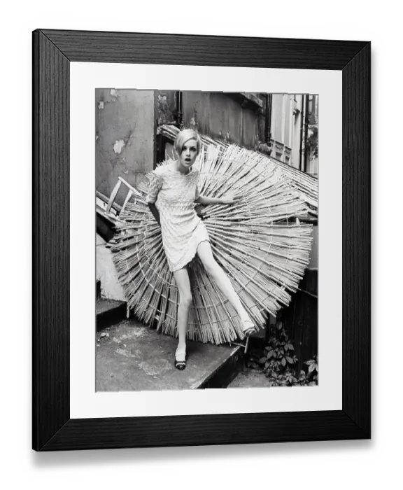 Framed Print : Twiggy in a Minidress, 1966 Framed Print : Twiggy in a Minidress, 1966