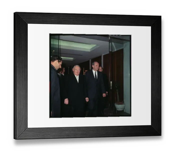 Framed Print : Meeting Discussing International Policies