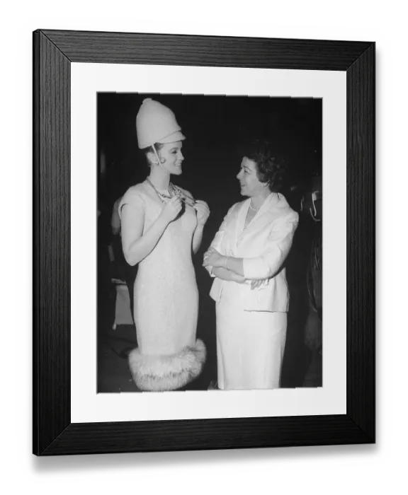 Framed Print : Ann-Margret with Helen Rose Framed Print : Ann-Margret with Helen Rose