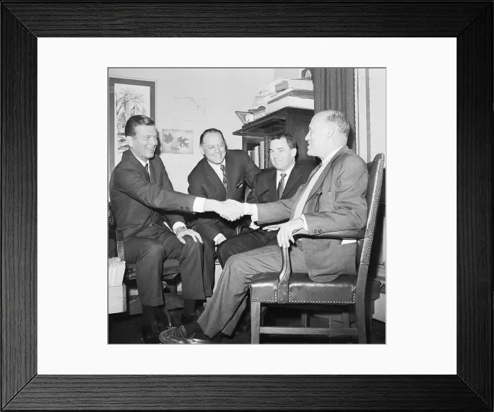 Framed Print : Mayor-Elect Lindsay with Union Mediators