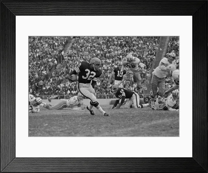 Framed Print : Jim Brown Running with Football Framed Print : Jim Brown Running with Football