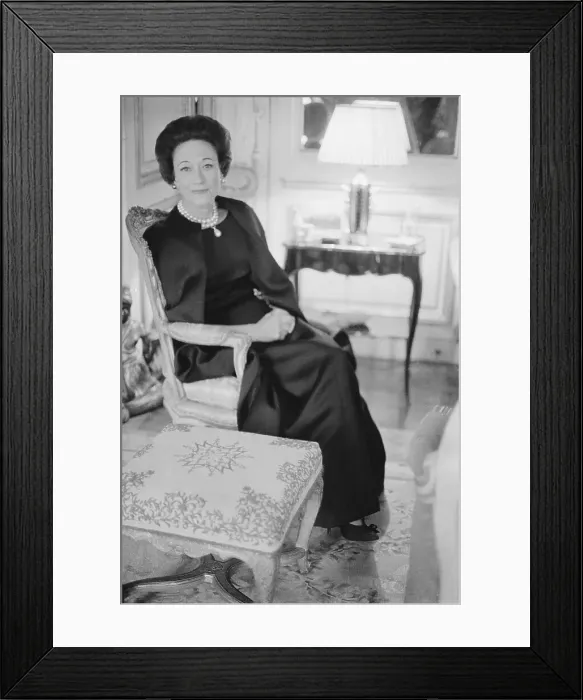 Framed Print : Dutchess Of Windsor Seated In Dress