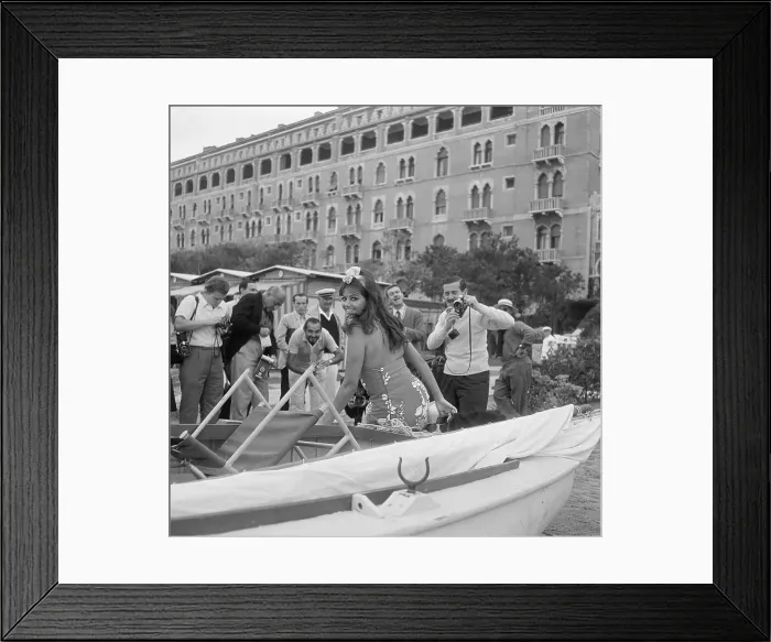 Framed Print : Claudia Cardinale Poses For Photographer Framed Print : Claudia Cardinale Poses For Photographer