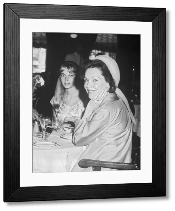 Framed Print : Mia Farrow Lunching with Maureen O'Sullivan Framed Print : Mia Farrow Lunching with Maureen O'Sullivan