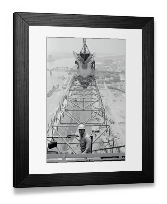 Framed Print : Construction on the Gateway Arch Framed Print : Construction on the Gateway Arch