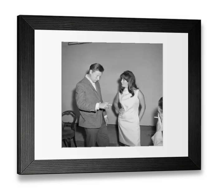Framed Print : Elizabeth Taylor with Mike Nichols Framed Print : Elizabeth Taylor with Mike Nichols