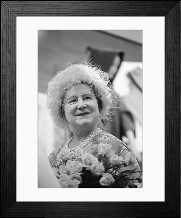 Framed Print : Portrait of Queen Elizabeth Smiling