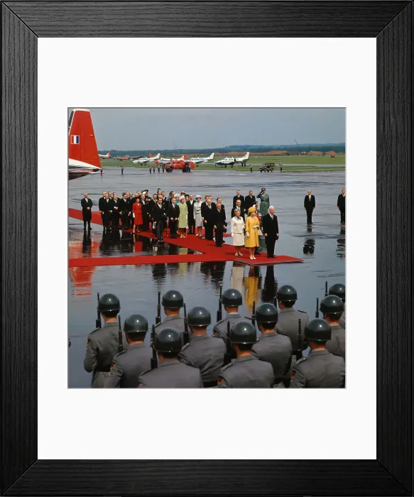 Framed Print : Queen Elizabeth Posing with Heinrich Luebke and Others