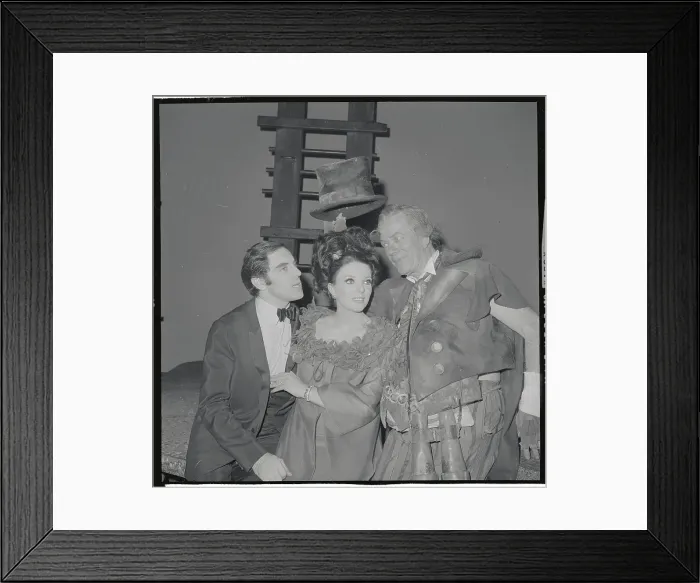Framed Print : Actress Joan Collins Standing with Costars Framed Print : Actress Joan Collins Standing with Costars