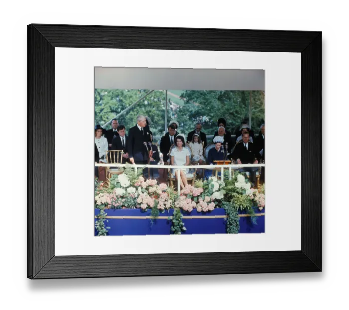Framed Print : Jacqueline Kennedy and Family at Memorial in England Framed Print : Jacqueline Kennedy and Family at Memorial in England
