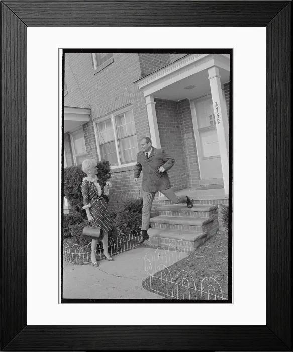 Framed Print : Sam Shepppard with His Wife Ariane Framed Print : Sam Shepppard with His Wife Ariane